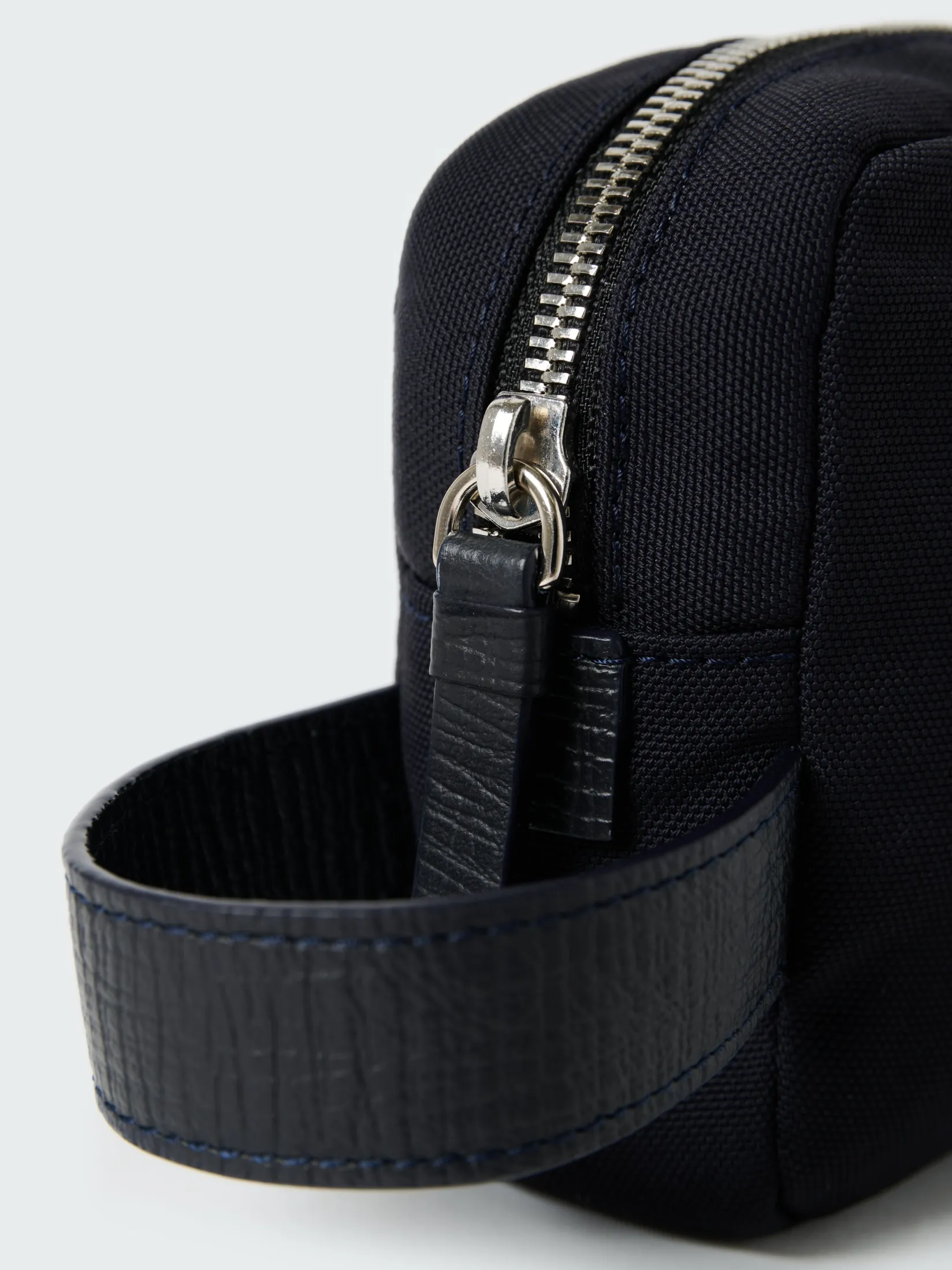 Outlet Studio Nicholson Transit Pouch Darkest Navy