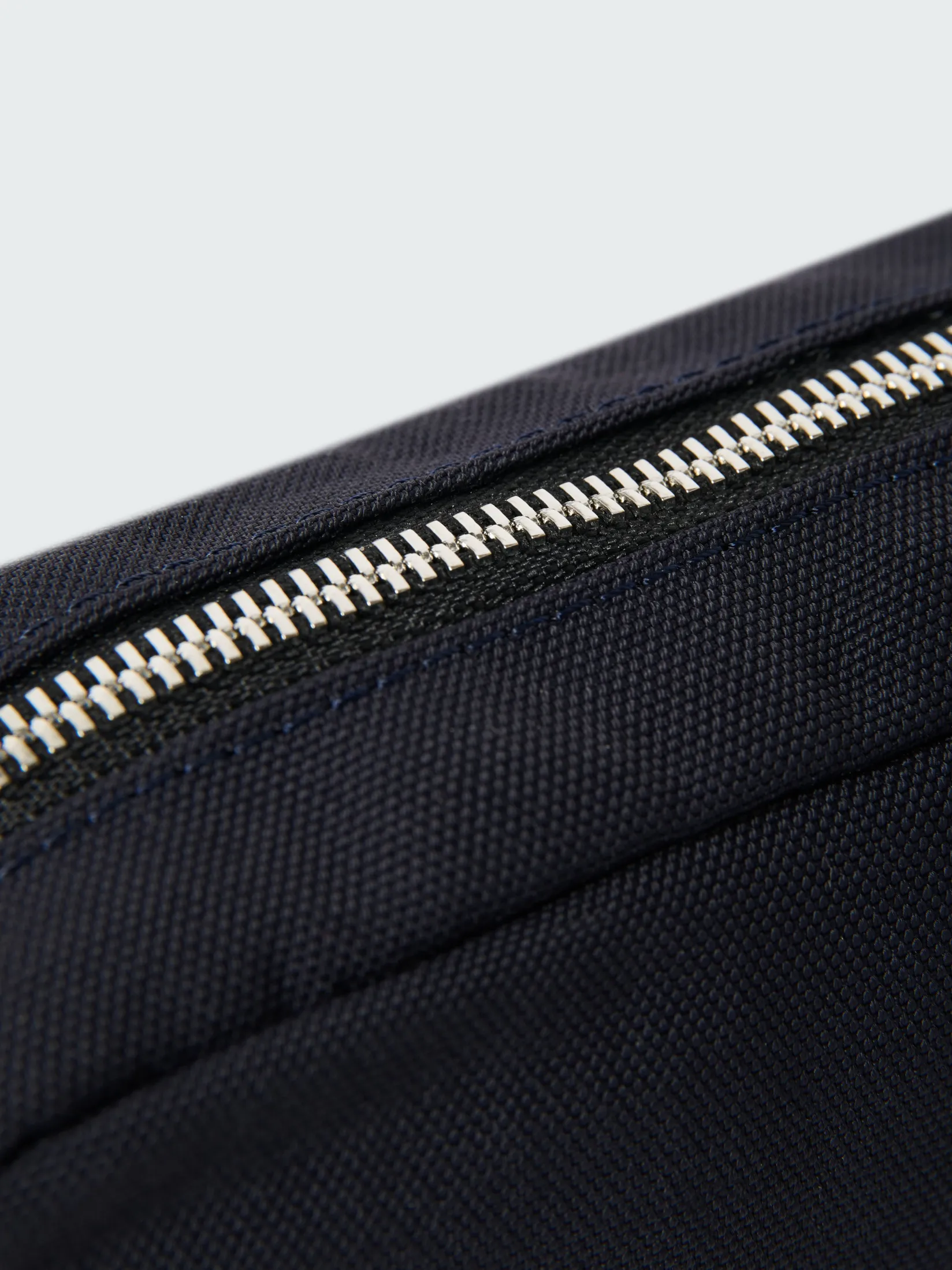 Outlet Studio Nicholson Transit Pouch Darkest Navy